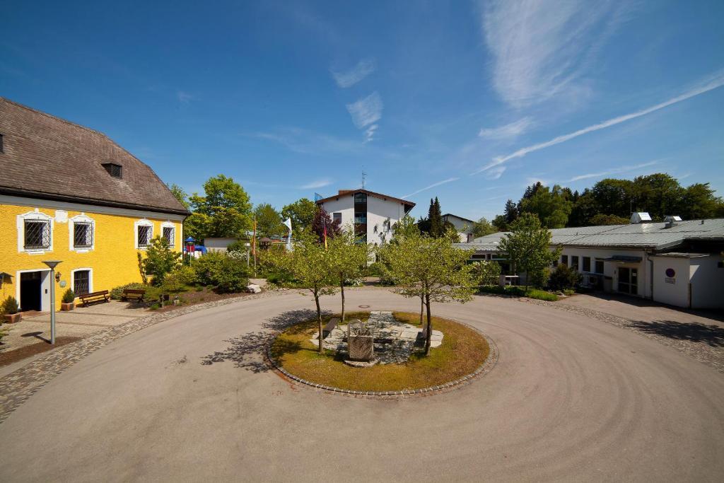 Haus Chiemgau - Kolping-Familienhotel Teisendorf Exterior foto